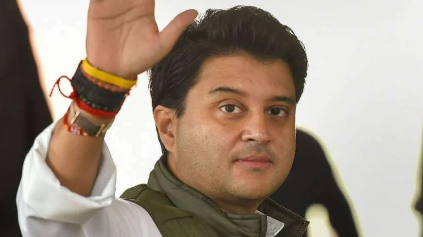 Jyotiraditya Scindia Meets Weightlifting Champion Mirabai Chanu Following Historic Commonwealth Triumph