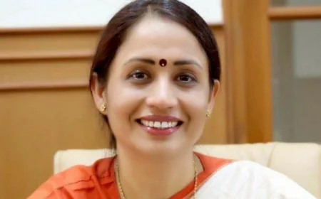 Karnataka Leadership Transition: Dr. Shalini Rajneesh Likely to Retain Chief Secretary Post