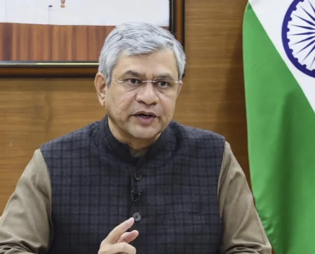 Vaishnaw Orders Day-Long Review of Railway Drinking Water After CAG Flags Quality Lapses